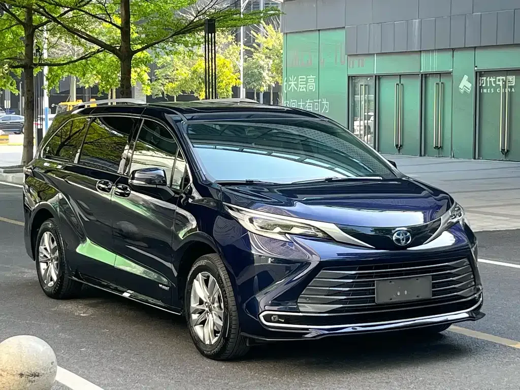 Toyota Sienna — фото 5