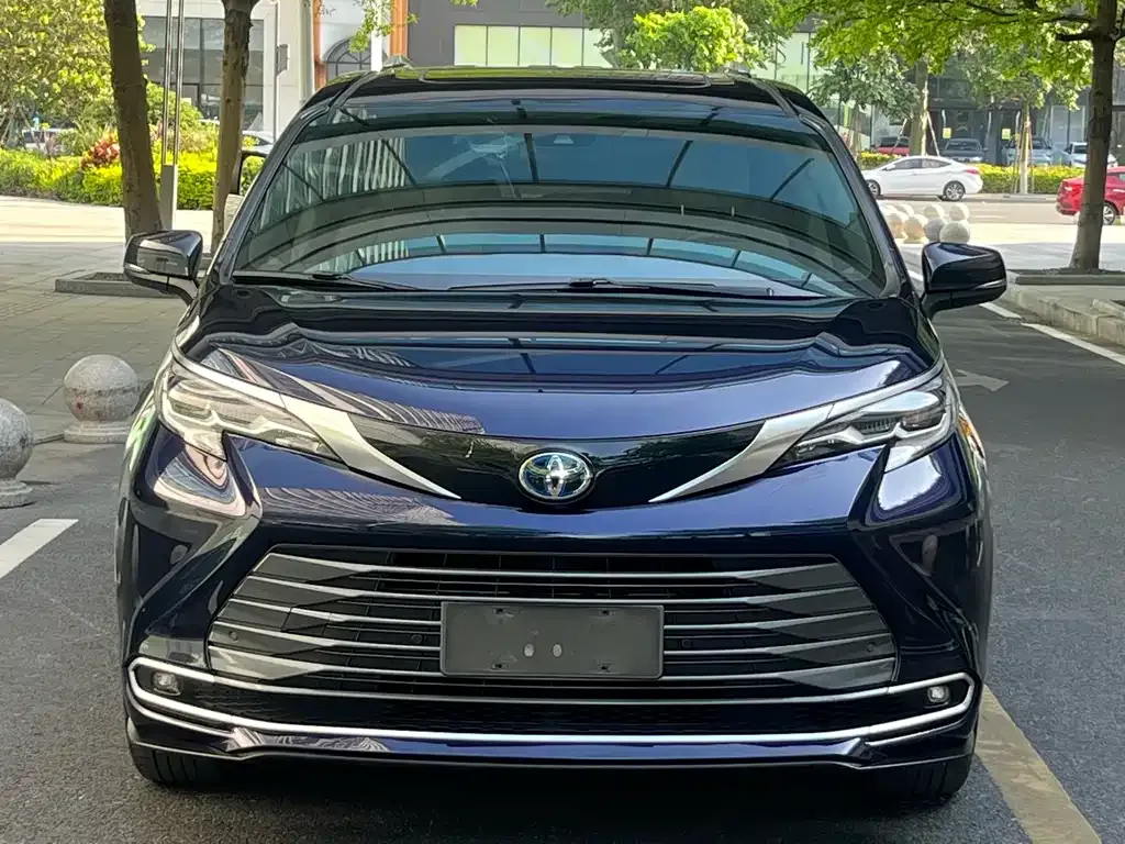 Toyota Sienna — фото 6