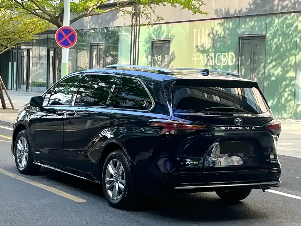Toyota Sienna — фото 7