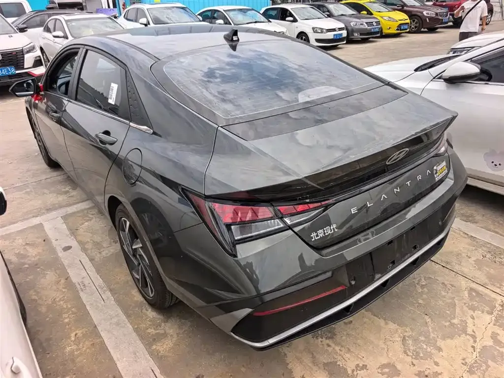 Hyundai Elantra — фото 3
