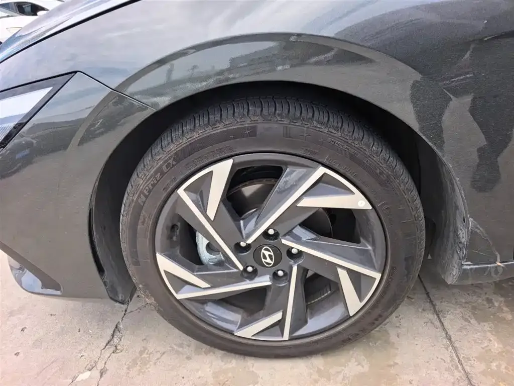 Hyundai Elantra — фото 5