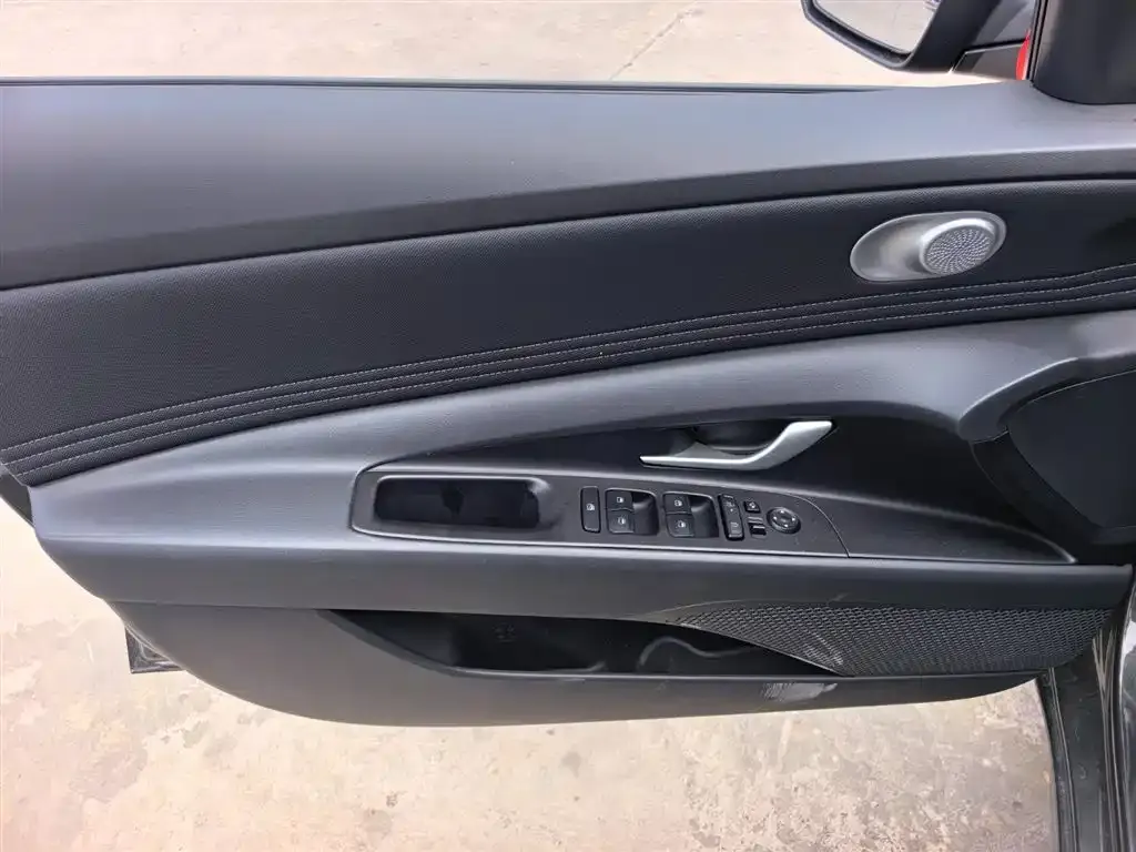 Hyundai Elantra — фото 9