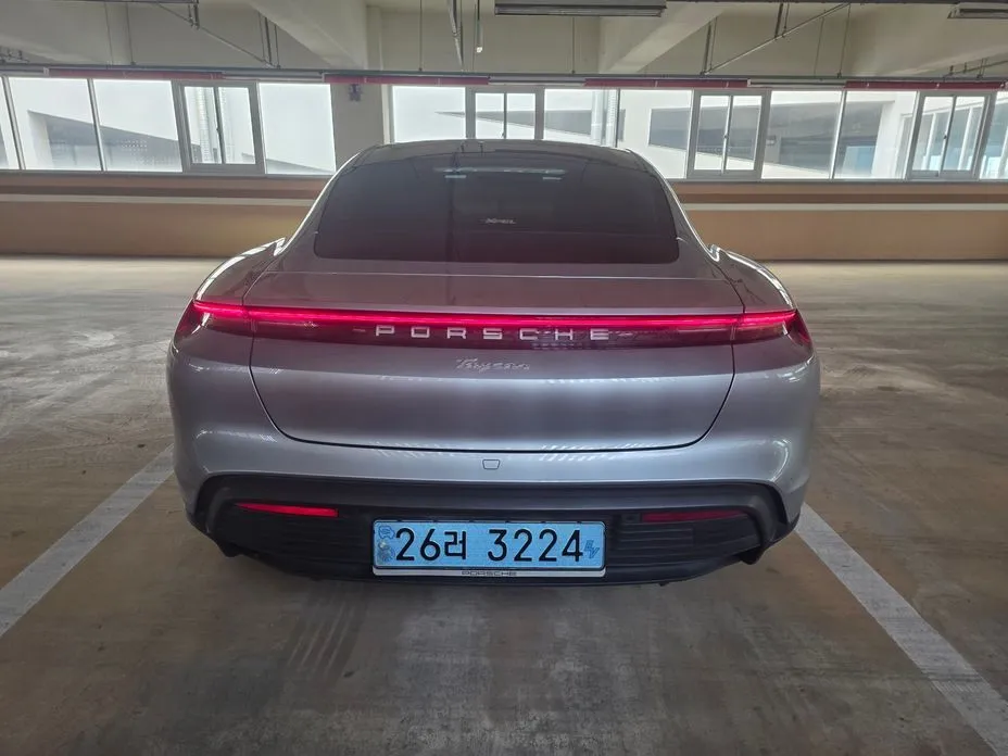 Porsche Taycan 2022 из KR, фото 9