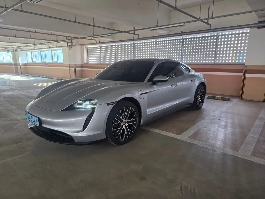 Porsche Taycan 2022 из KR, фото 2
