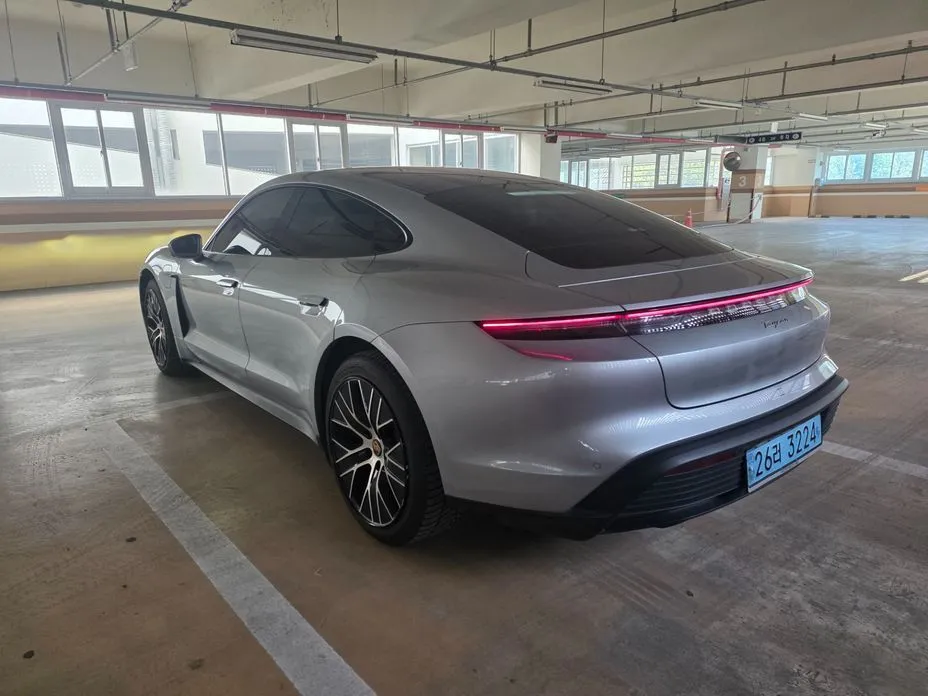 Porsche Taycan 2022 из KR, фото 5