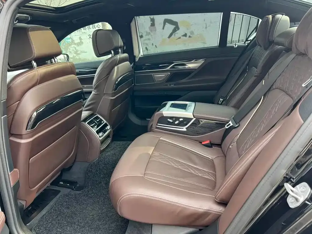 BMW 7 Series 2021 из CN, фото 5