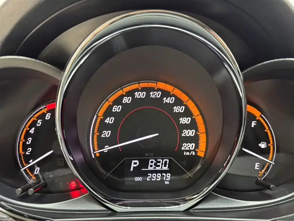 Toyota Yaris L — фото 8