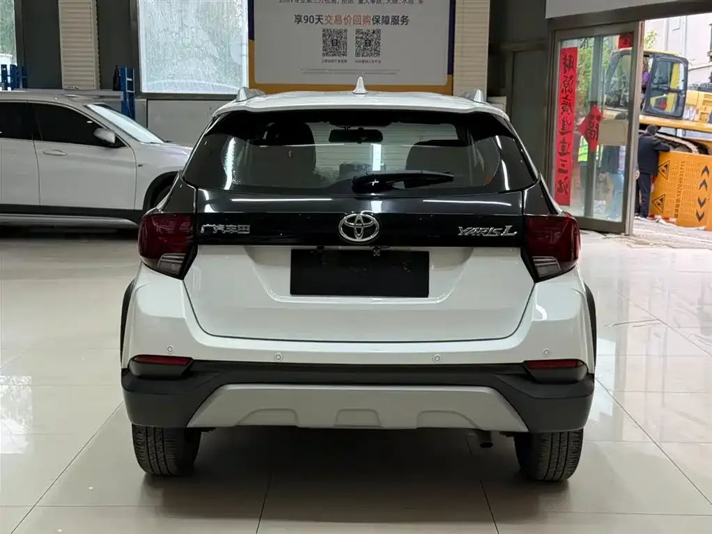 Toyota Yaris L — фото 2