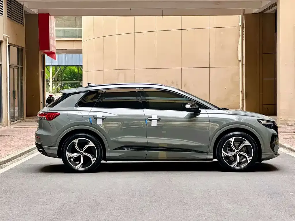 Audi Q4 e-tron — фото 8