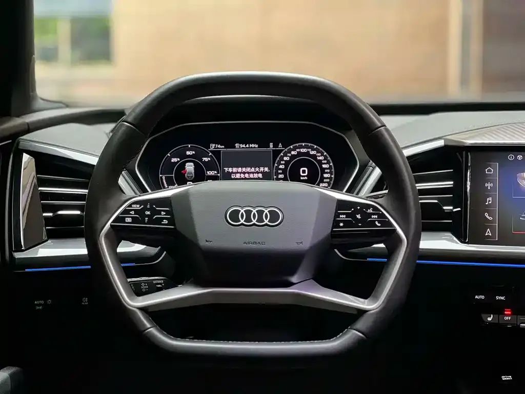 Audi Q4 e-tron — фото 3
