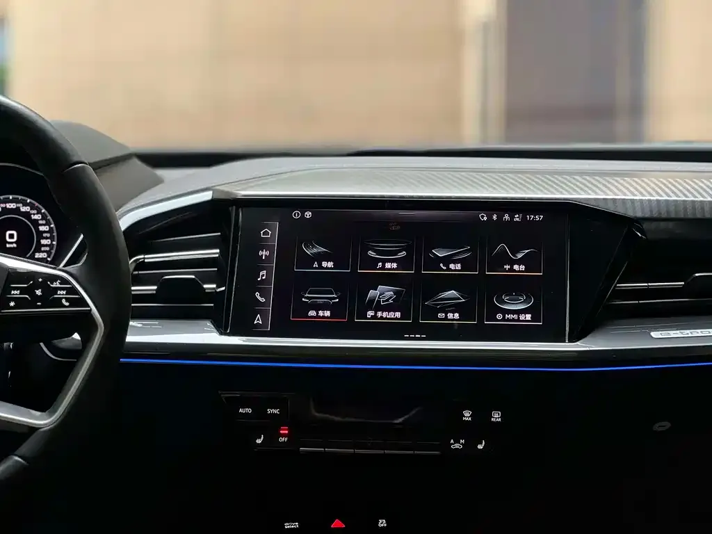 Audi Q4 e-tron — фото 2