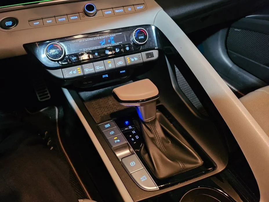 Hyundai AVANTE 2021 из KR, фото 2