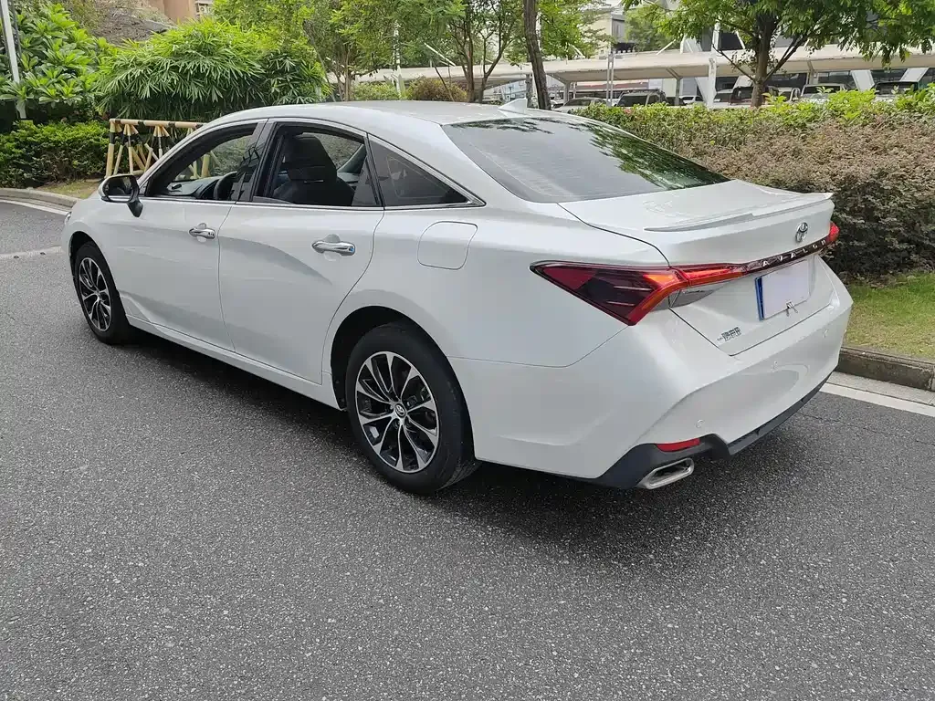 Toyota Avalon — фото 10