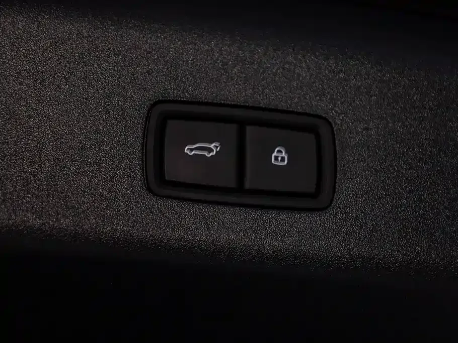 Li Auto i8 — фото 3