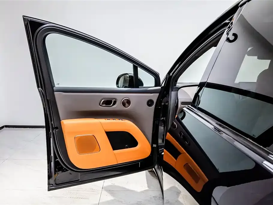 Li Auto i8 — фото 2