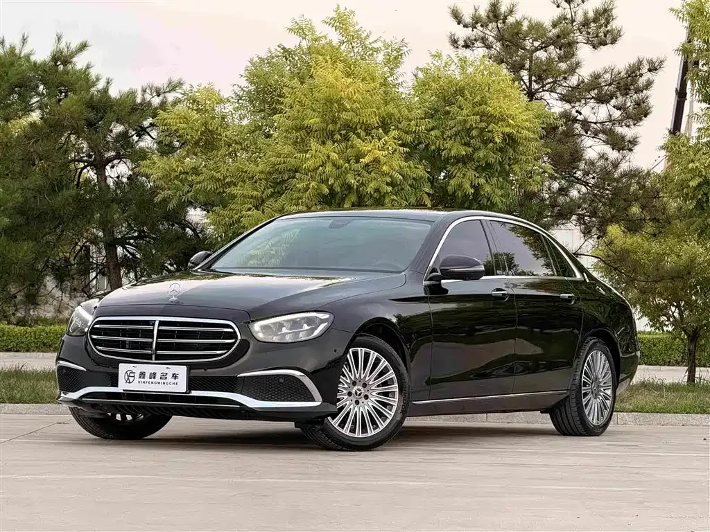 Mercedes-Benz E-Class — фото 1