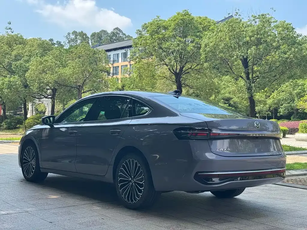 Volkswagen Passat — фото 10