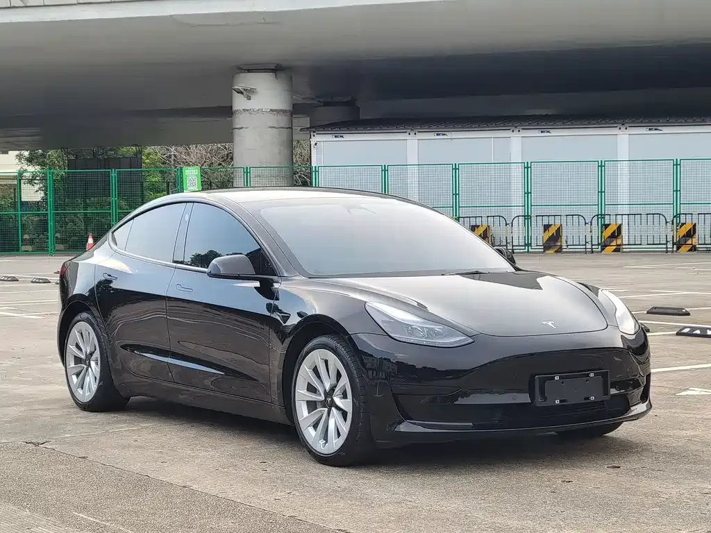 Tesla Model 3 — фото 10