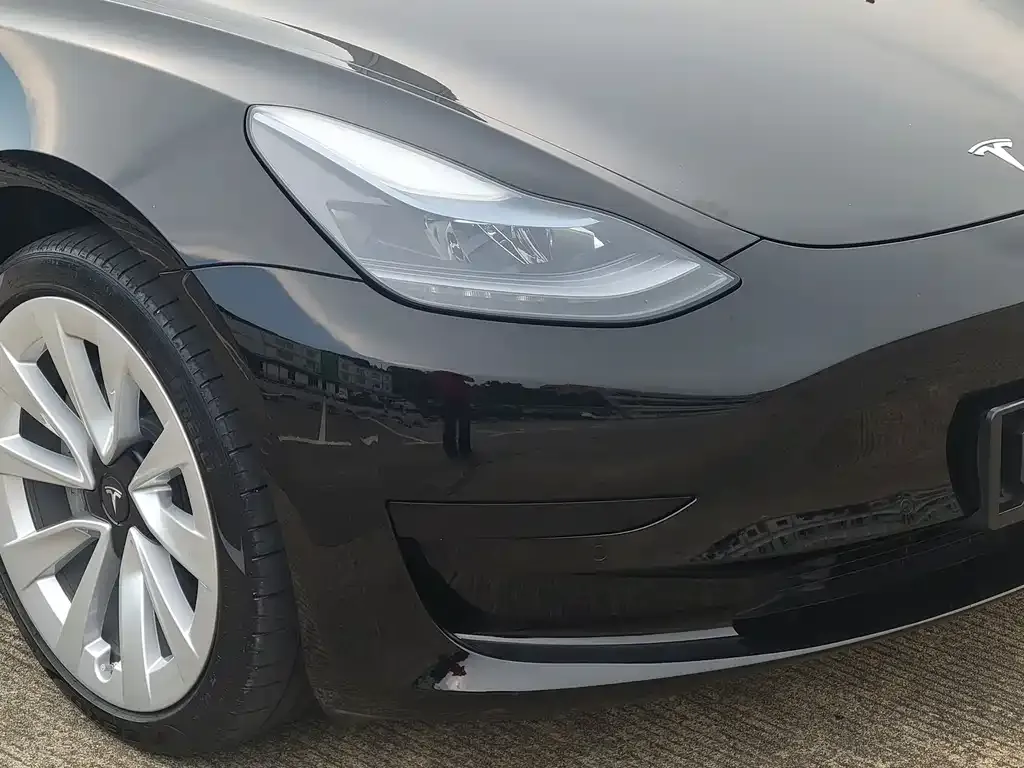 Tesla Model 3 — фото 3