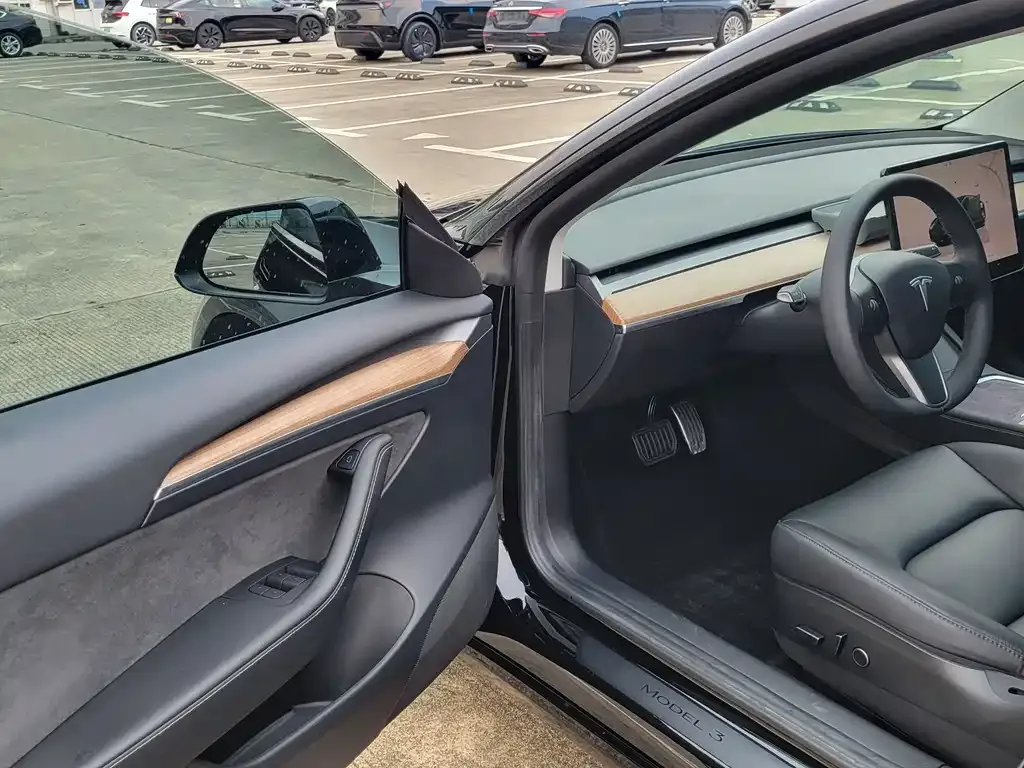 Tesla Model 3 — фото 7