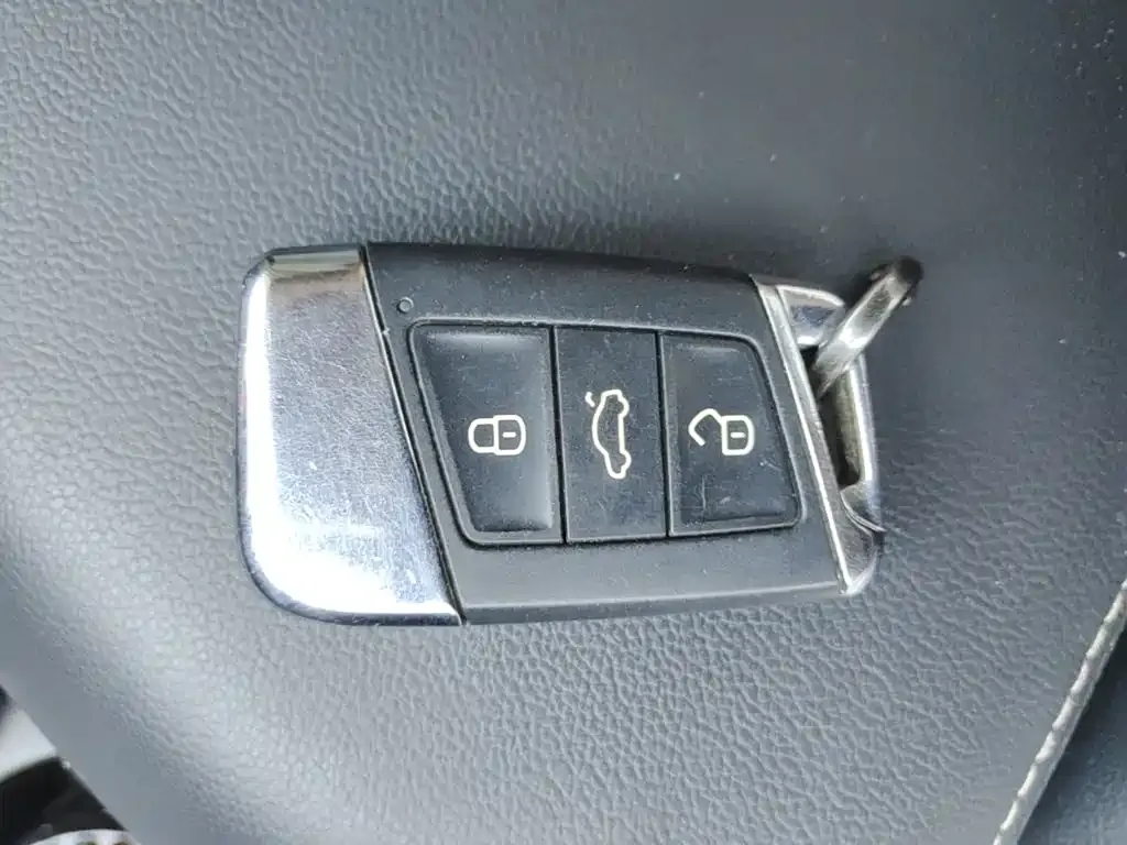 Volkswagen Passat 2021 из CN, фото 10