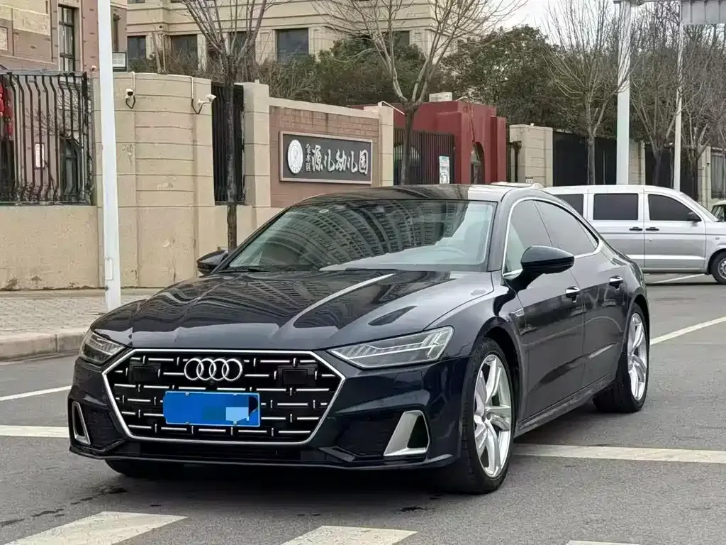 Audi A7L — фото 1