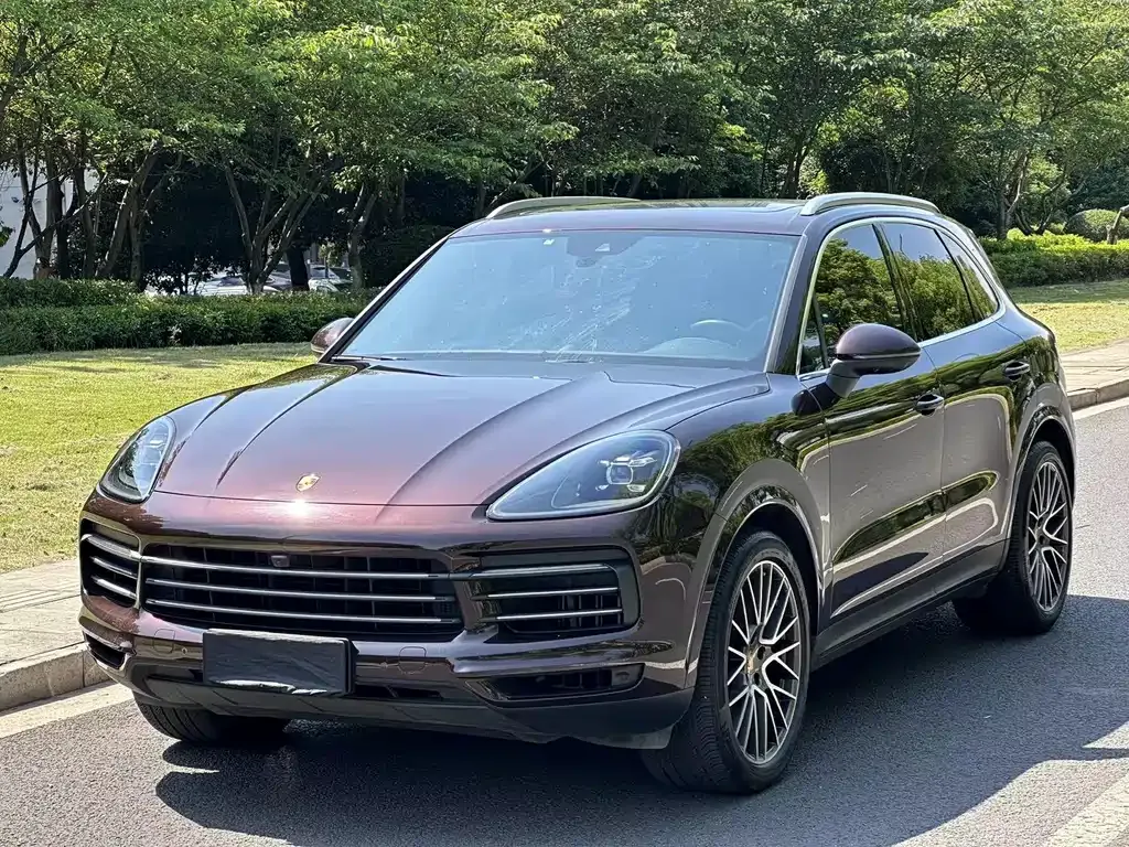 Porsche Cayenne — фото 1