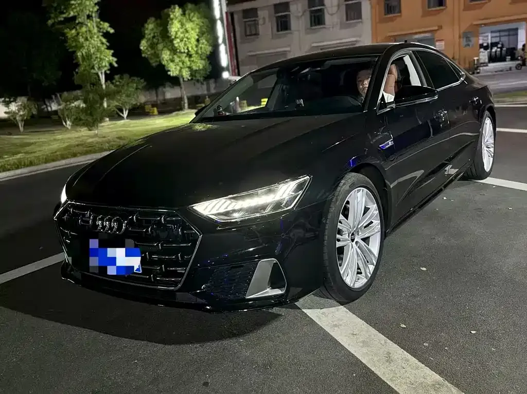 Audi A7L — фото 1