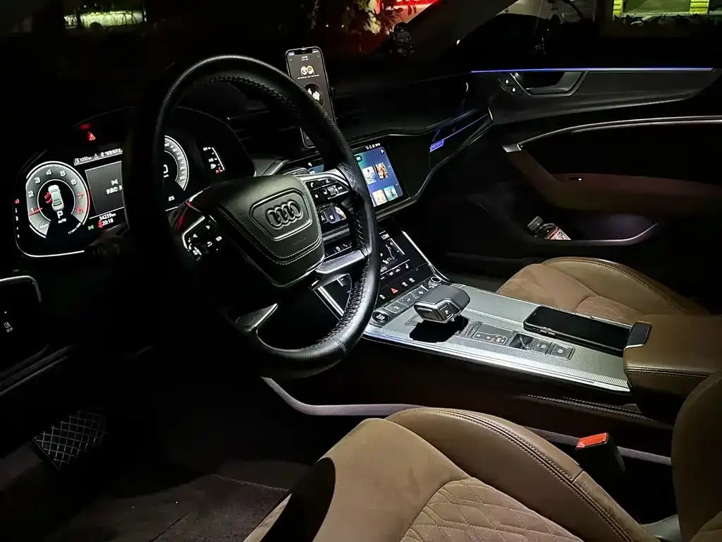 Audi A7L — фото 7