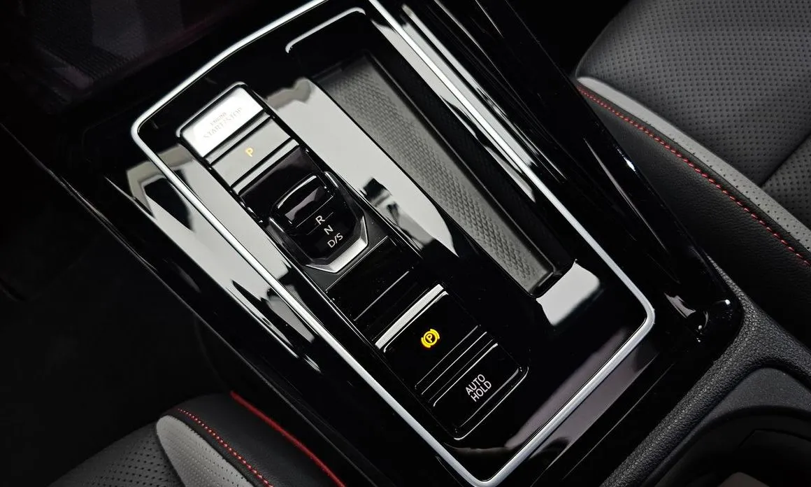Volkswagen Golf 2024 из KR, фото 8