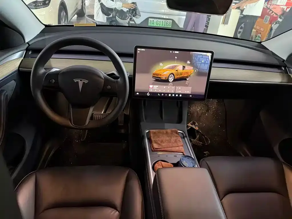 Tesla Model Y — фото 4