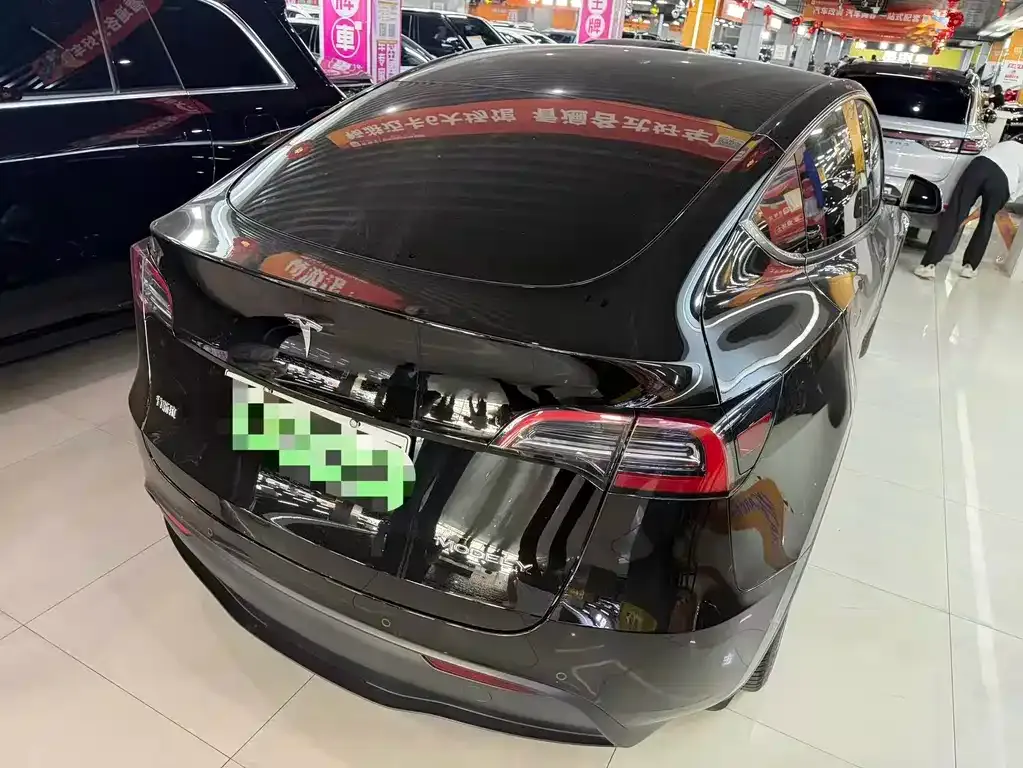 Tesla Model Y — фото 5