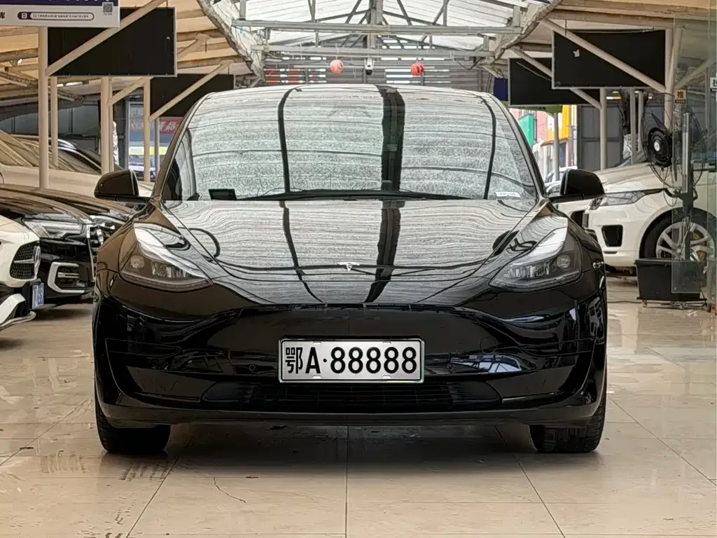 Tesla Model 3 — фото 9