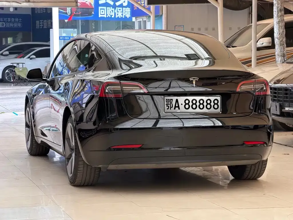 Tesla Model 3 — фото 5