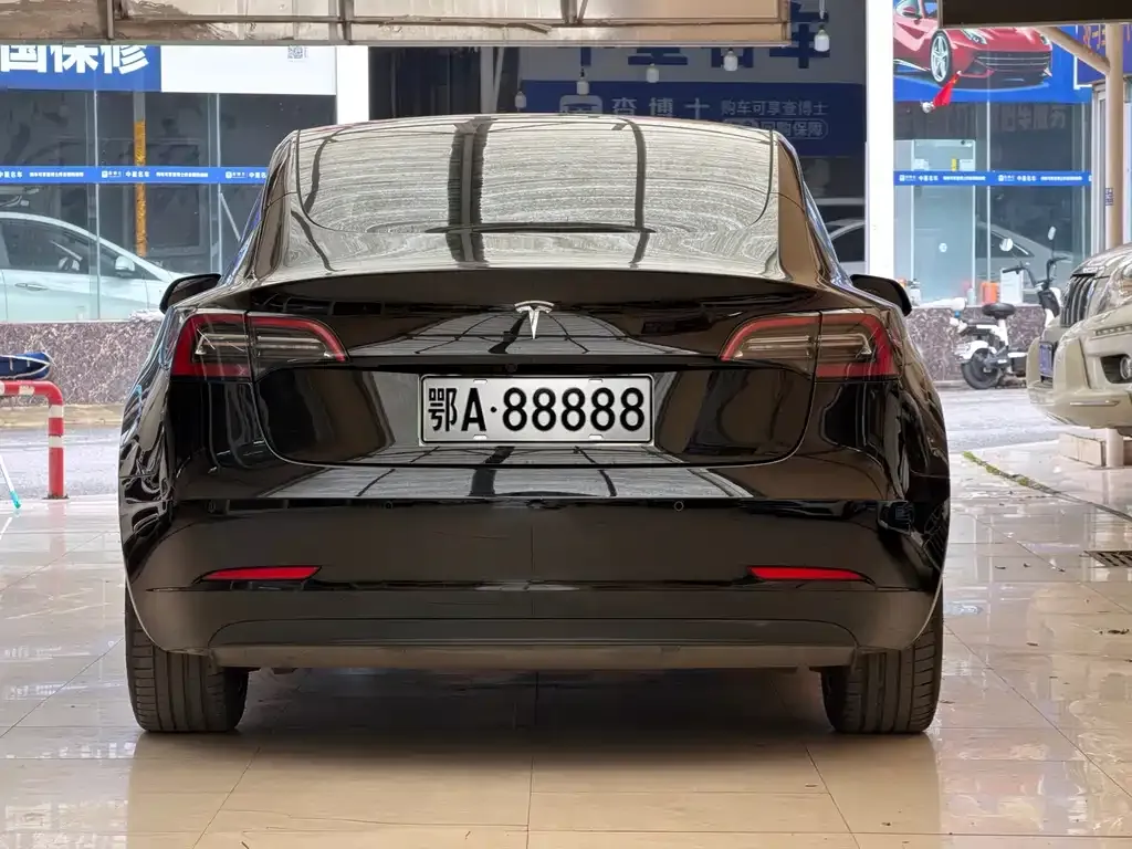 Tesla Model 3 — фото 10