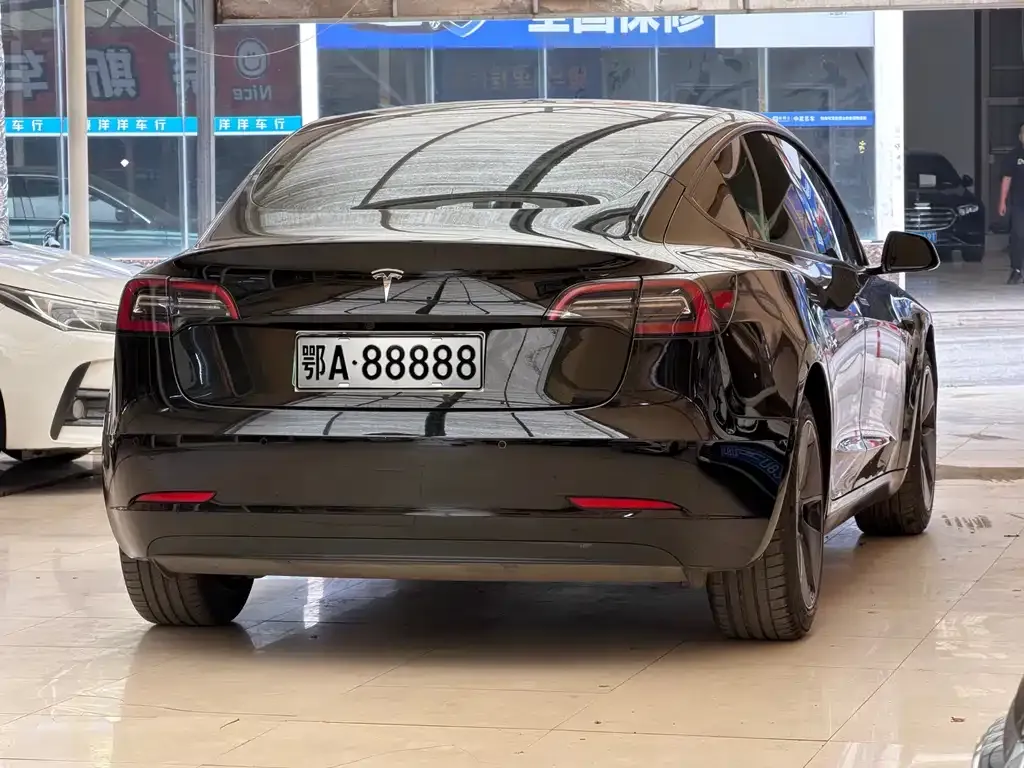 Tesla Model 3 — фото 4