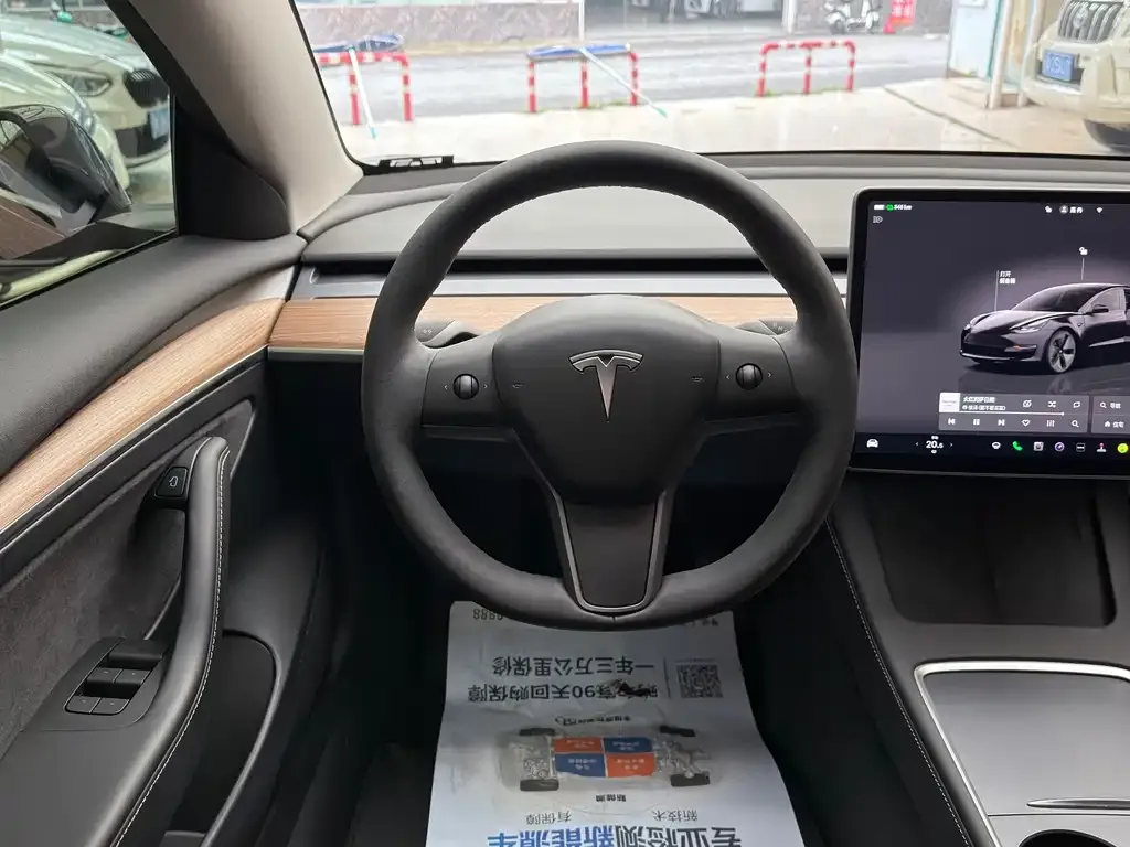 Tesla Model 3 — фото 7
