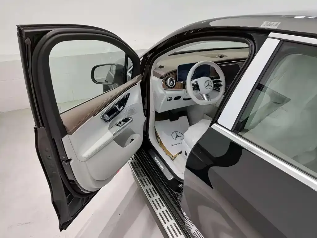 Mercedes-Benz EQE SUV — фото 10