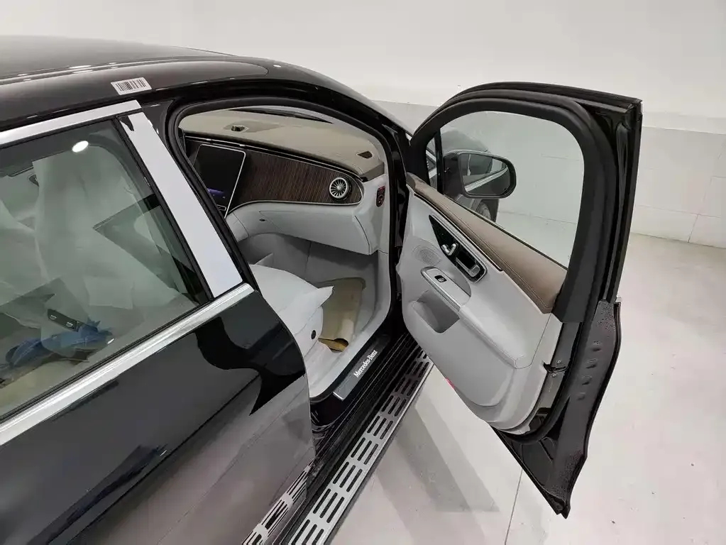 Mercedes-Benz EQE SUV — фото 9