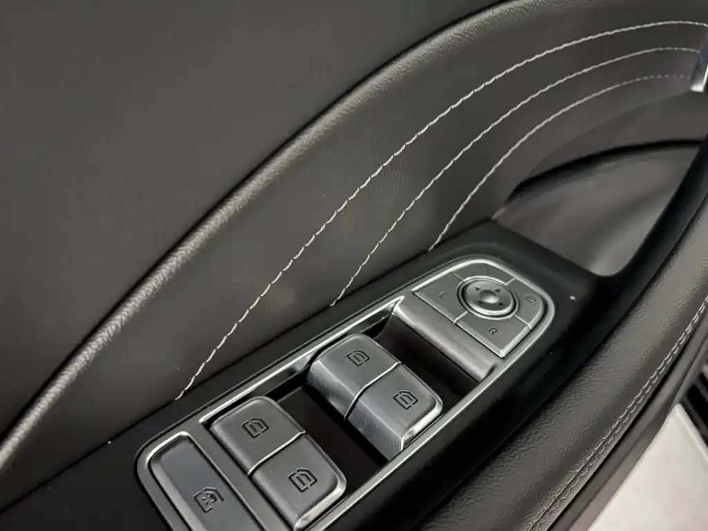 Hongqi H5 — фото 2