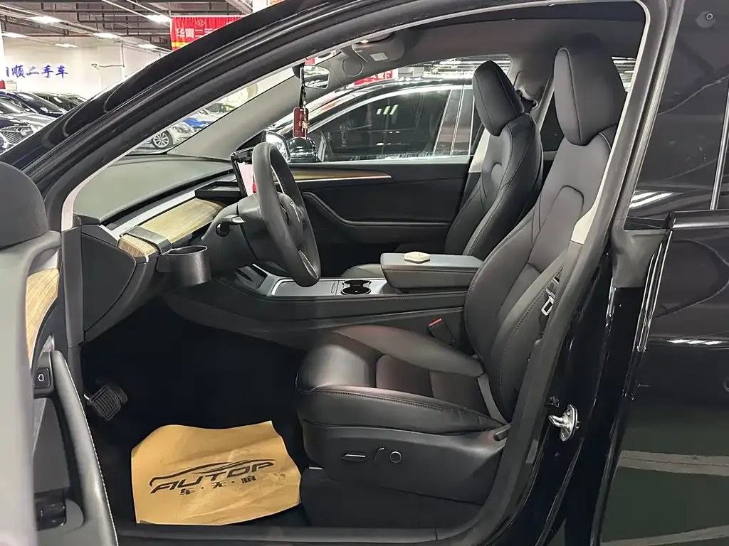 Tesla Model Y — фото 6
