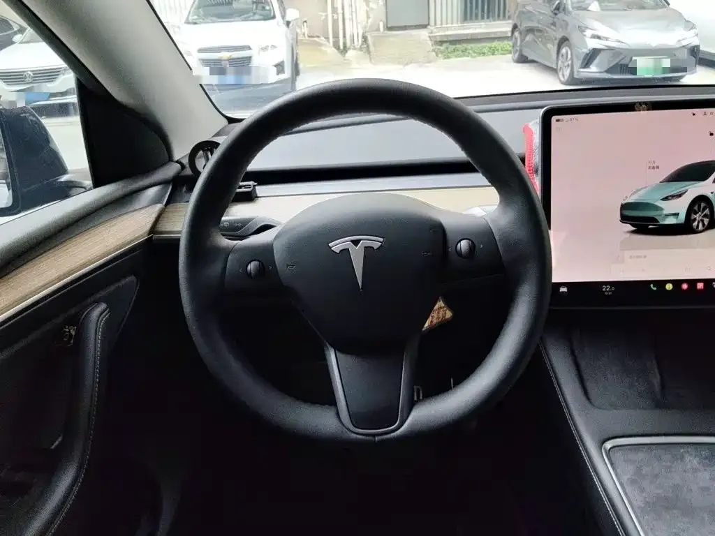 Tesla Model Y — фото 9