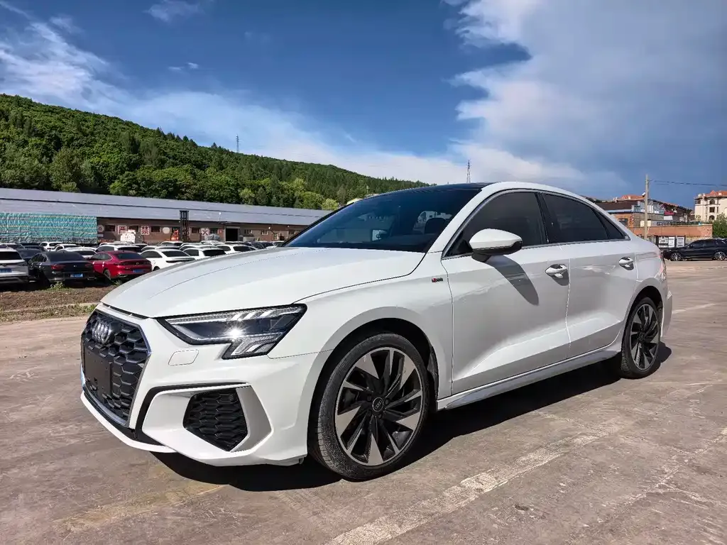 Audi A3 — фото 1
