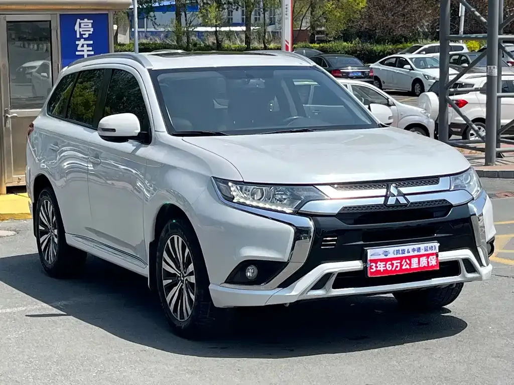 Mitsubishi Outlander 2021 из CN, фото 7