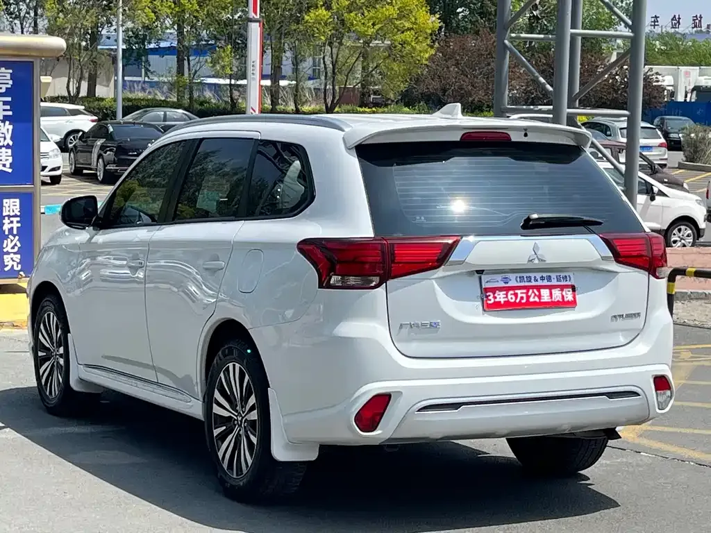 Mitsubishi Outlander 2021 из CN, фото 9