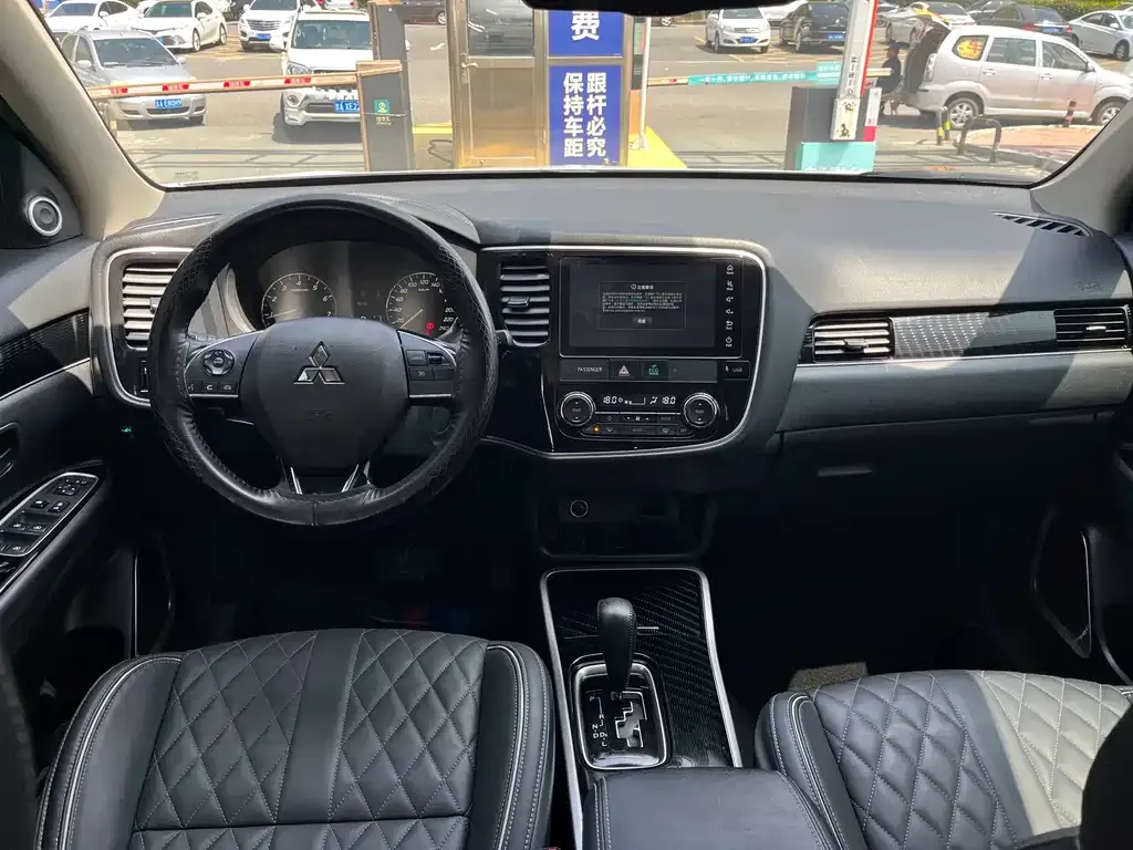 Mitsubishi Outlander 2021 из CN, фото 3