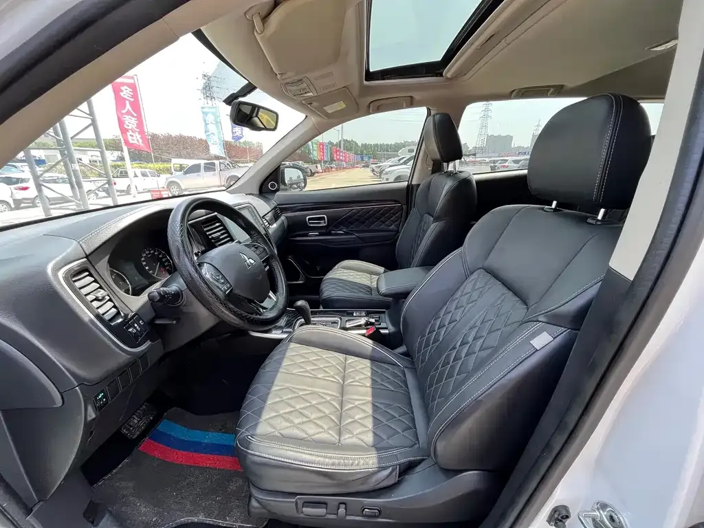 Mitsubishi Outlander 2021 из CN, фото 5