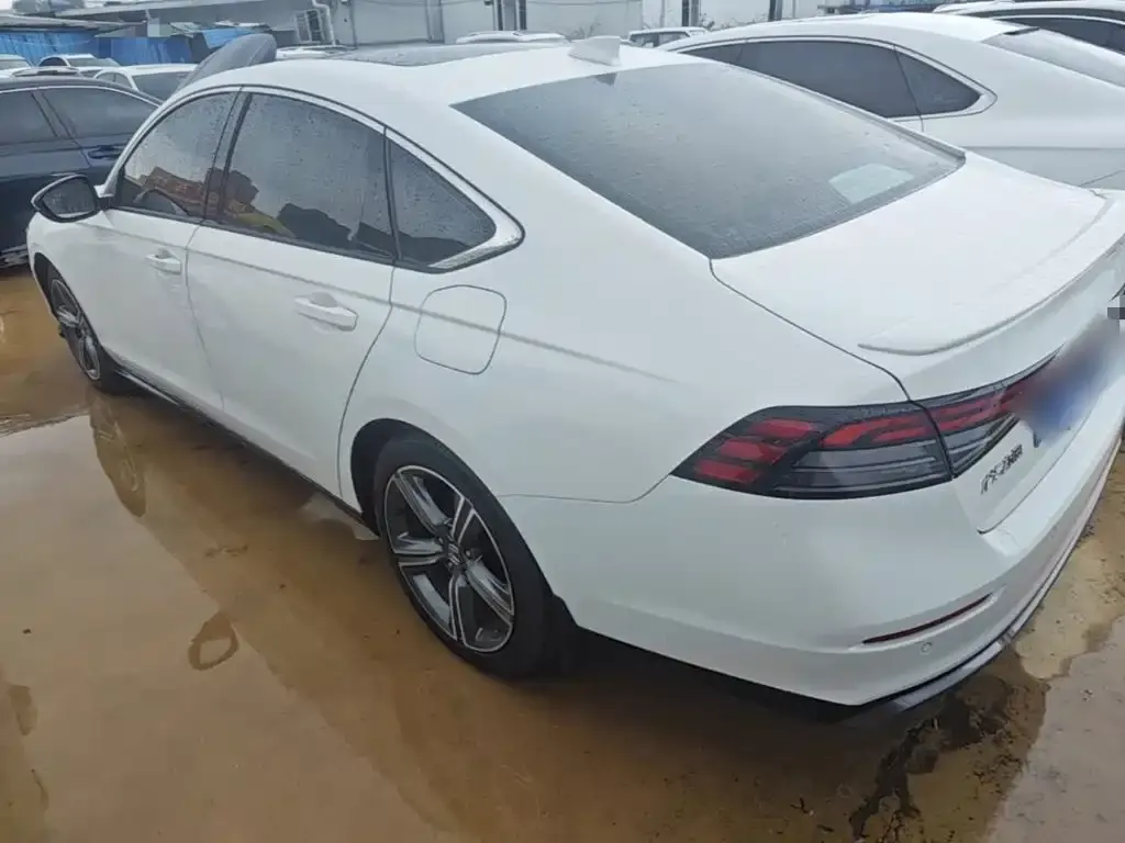 Honda Accord — фото 10