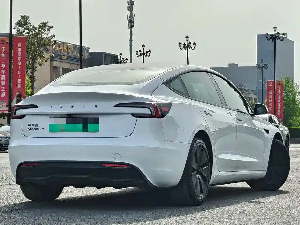 Tesla Model 3 — фото 7