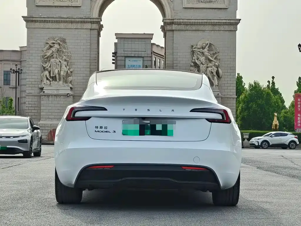 Tesla Model 3 — фото 4